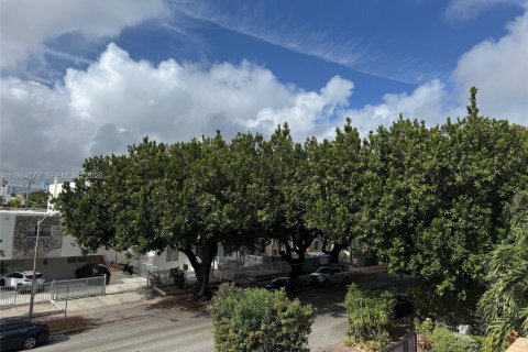 Condo in Miami Beach, Florida, 1 bedroom  № 2026649 - photo 15