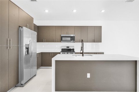 Touwnhouse à vendre à Miami, Floride: 5 chambres, 233.93 m2 № 1890519 - photo 8