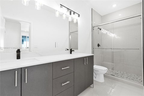 Touwnhouse à vendre à Miami, Floride: 5 chambres, 233.93 m2 № 1890519 - photo 15