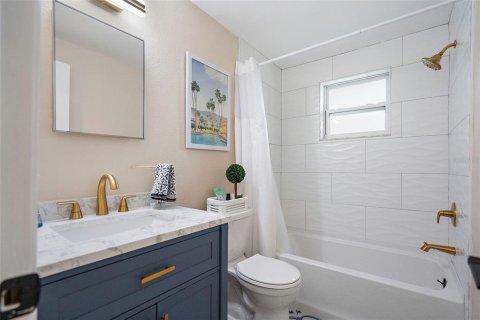House in Saint Petersburg, Florida 3 bedrooms, 121.7 sq.m. № 1904577 - photo 13