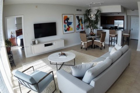 Condo in Coral Gables, Florida, 2 bedrooms  № 1953036 - photo 2