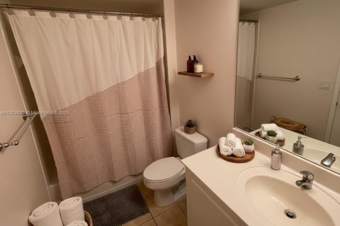 Condo in Coral Gables, Florida, 2 bedrooms  № 1953036 - photo 6