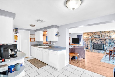 House in Port Richey, Florida 3 bedrooms, 138.98 sq.m. № 1839064 - photo 6