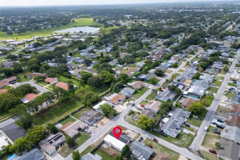 House in Port Richey, Florida 3 bedrooms, 138.98 sq.m. № 1839064 - photo 5