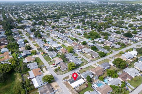 House in Port Richey, Florida 3 bedrooms, 138.98 sq.m. № 1839064 - photo 19