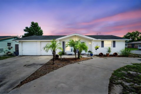 House in Port Richey, Florida 3 bedrooms, 138.98 sq.m. № 1839064 - photo 1