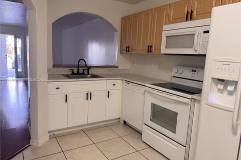 Снять в аренду квартиру в Хомстед, Флорида 2 спальни, 76.37м2, № 1982251 - фото 1