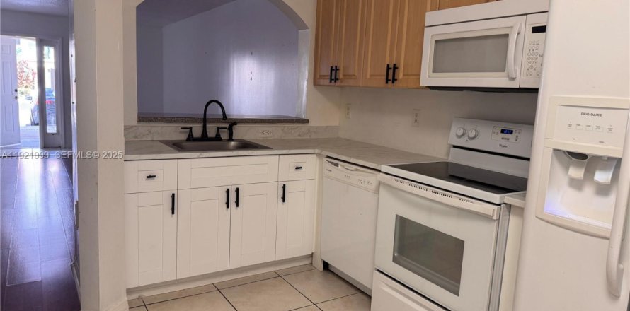 Квартира в Хомстед, Флорида 2 спальни, 76.37м2 № 1982251