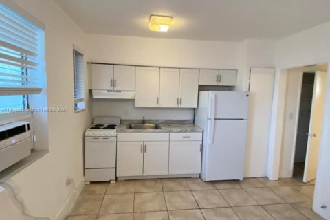 Снять в аренду виллу или дом в Майами, Флорида 1 спальня, 46.45м2, № 1947453 - фото 2