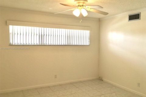 Condominio en venta en Pembroke Pines, Florida, 2 dormitorios, 108.7 m2 № 1958981 - foto 15