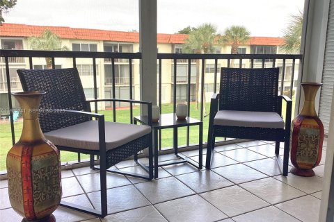 Condo in Pembroke Pines, Florida, 2 bedrooms  № 1958981 - photo 28