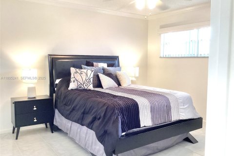 Condo in Pembroke Pines, Florida, 2 bedrooms  № 1958981 - photo 24