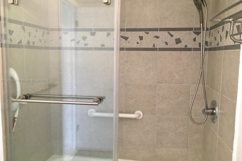 Condominio en venta en Pembroke Pines, Florida, 2 dormitorios, 108.7 m2 № 1958981 - foto 17