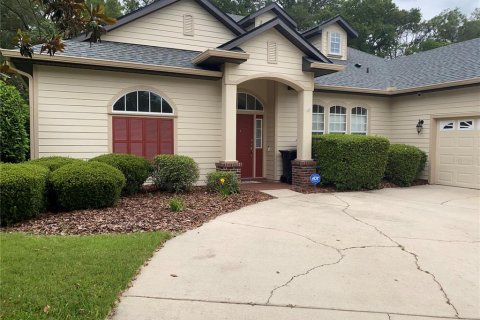 House in Gainesville, Florida 4 bedrooms, 244.98 sq.m. № 2339150