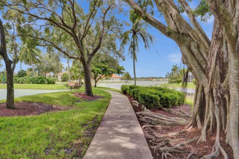 Casa en venta en Weston, Florida, 6 dormitorios, 382.2 m2 № 1097758 - foto 1