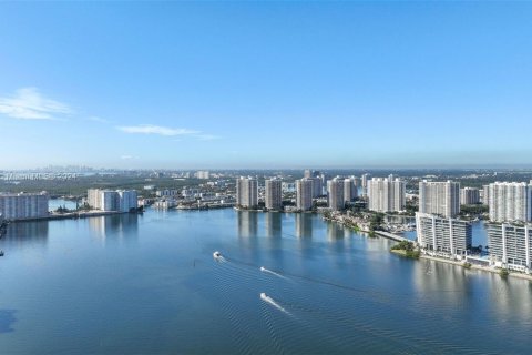 Condo in Sunny Isles Beach, Florida, 4 bedrooms  № 1784259 - photo 21