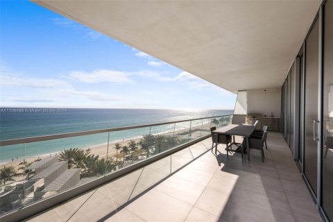 Condo in Sunny Isles Beach, Florida, 4 bedrooms  № 1784259 - photo 1
