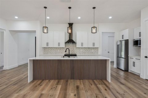 Casa en venta en Orlando, Florida, 4 dormitorios, 231.51 m2 № 1900333 - foto 4