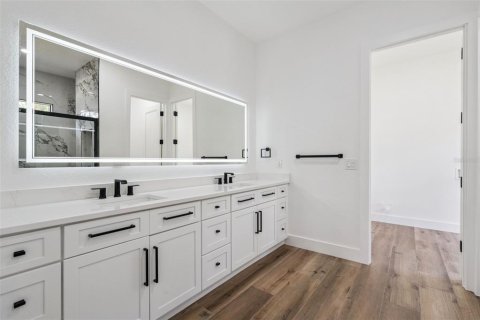 Casa en venta en Orlando, Florida, 4 dormitorios, 231.51 m2 № 1900333 - foto 15