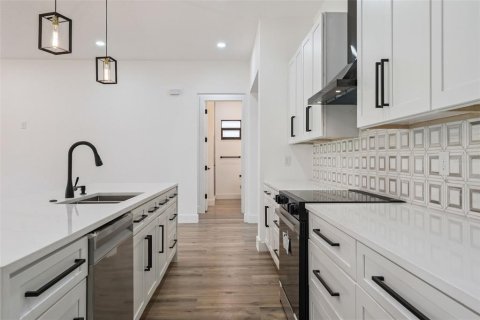 Casa en venta en Orlando, Florida, 4 dormitorios, 231.51 m2 № 1900333 - foto 6