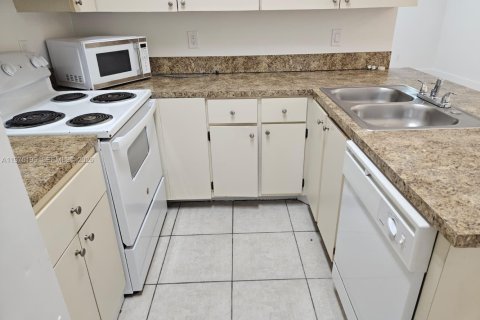 Снять в аренду кондоминиум в Хайалиа, Флорида 1 спальня, 70.88м2, № 2036312 - фото 8