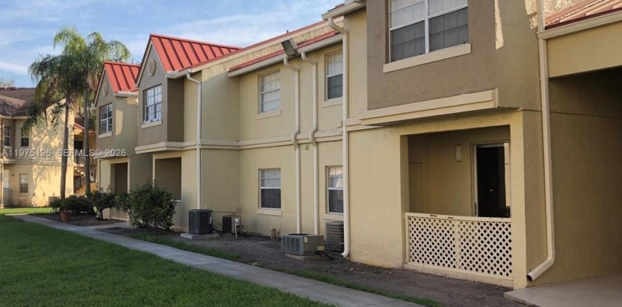 Кондоминиум с 1 спальней в Хайалиа, Флорида № 2036312