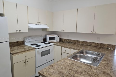 Снять в аренду кондоминиум в Хайалиа, Флорида 1 спальня, 70.88м2, № 2036312 - фото 4