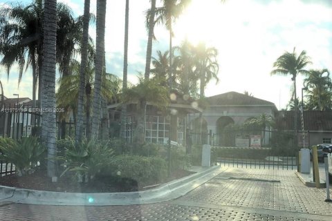 Снять в аренду кондоминиум в Хайалиа, Флорида 1 спальня, 70.88м2, № 2036312 - фото 3