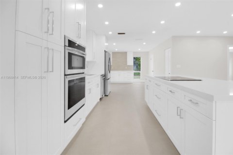 Villa ou maison à vendre à Miami, Floride: 4 chambres, 160.54 m2 № 2029886 - photo 10