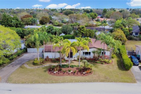 Villa ou maison à vendre à Miami, Floride: 4 chambres, 160.54 m2 № 2029886 - photo 2
