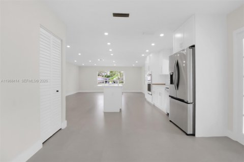 Villa ou maison à vendre à Miami, Floride: 4 chambres, 160.54 m2 № 2029886 - photo 4