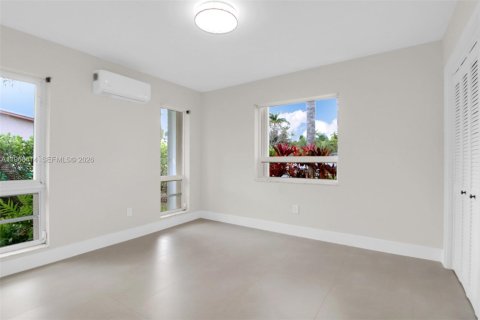 Villa ou maison à vendre à Miami, Floride: 4 chambres, 160.54 m2 № 2029886 - photo 15