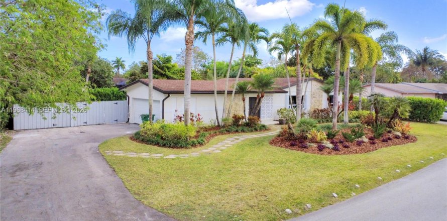 Villa ou maison à Miami, Floride 4 chambres, 160.54 m2 № 2029886