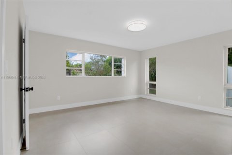 Villa ou maison à vendre à Miami, Floride: 4 chambres, 160.54 m2 № 2029886 - photo 17