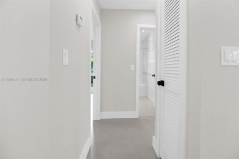 Villa ou maison à vendre à Miami, Floride: 4 chambres, 160.54 m2 № 2029886 - photo 11