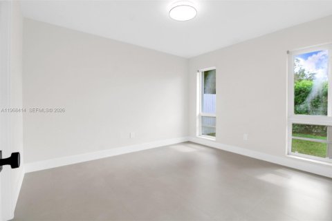 Villa ou maison à vendre à Miami, Floride: 4 chambres, 160.54 m2 № 2029886 - photo 12