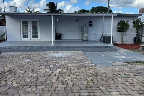 Casa en venta en Hialeah, Florida, 3 dormitorios, 93.09 m2 № 1982636 - foto 5