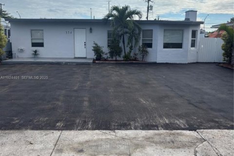 Casa en venta en Hialeah, Florida, 3 dormitorios, 93.09 m2 № 1982636 - foto 1
