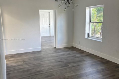 Casa en venta en Hialeah, Florida, 3 dormitorios, 93.09 m2 № 1982636 - foto 20