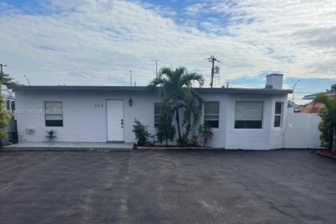 Casa en venta en Hialeah, Florida, 3 dormitorios, 93.09 m2 № 1982636 - foto 4