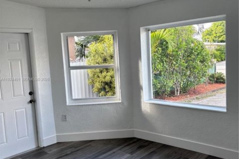 Casa en venta en Hialeah, Florida, 3 dormitorios, 93.09 m2 № 1982636 - foto 23