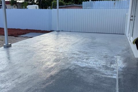 Casa en venta en Hialeah, Florida, 3 dormitorios, 93.09 m2 № 1982636 - foto 7