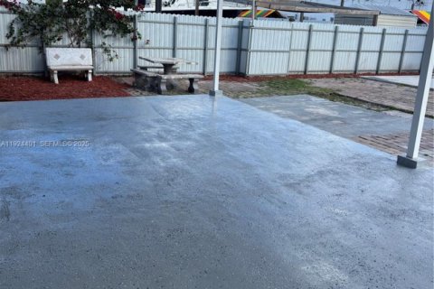 Casa en venta en Hialeah, Florida, 3 dormitorios, 93.09 m2 № 1982636 - foto 6