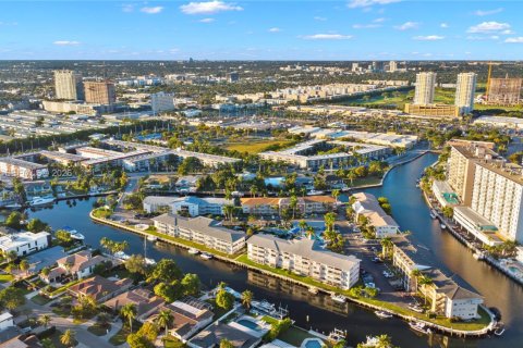 Condominio en venta en Hallandale Beach, Florida, 1 dormitorio, 65.03 m2 № 1996930 - foto 30