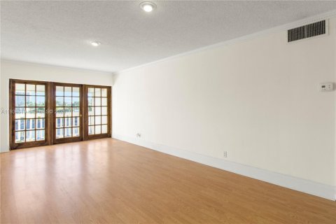 Condominio en venta en Hallandale Beach, Florida, 1 dormitorio, 65.03 m2 № 1996930 - foto 10