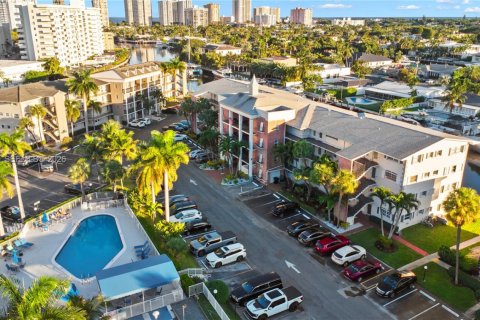 Condominio en venta en Hallandale Beach, Florida, 1 dormitorio, 65.03 m2 № 1996930 - foto 20