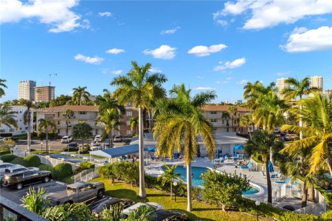 Condominio en venta en Hallandale Beach, Florida, 1 dormitorio, 65.03 m2 № 1996930 - foto 21