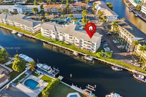 Condominio en venta en Hallandale Beach, Florida, 1 dormitorio, 65.03 m2 № 1996930 - foto 27