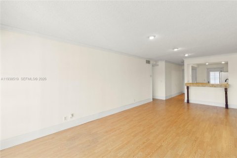 Condominio en venta en Hallandale Beach, Florida, 1 dormitorio, 65.03 m2 № 1996930 - foto 12