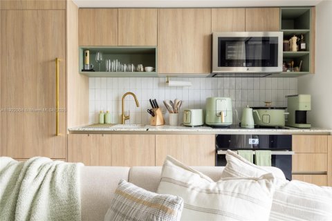 Condo in Miami, Florida, 2 bedrooms  № 2245137 - photo 9